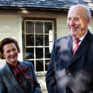 King Harald and Queen Sonja meet members of the press after their day in Decorah (Photo: Lise Åserud / Scanpix)
